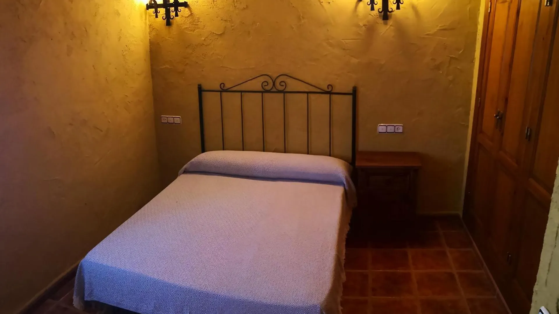 Castillo De Piedra Vera Chalet